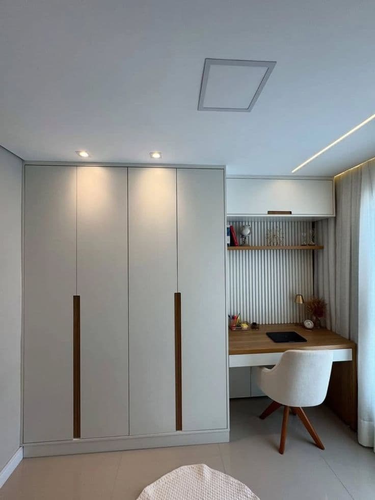 Quarto com Home Office, Guarda-roupa Branco e Ripado — Prime Line Ambientes Planejados, Belo Horizonte